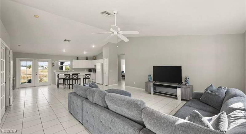 3 bedroom SingleFamilyResidence at 1915 SW 2nd St, Cape Coral, Cape Coral — photo 3