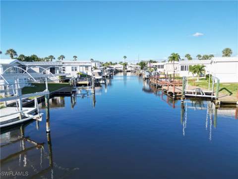 17650 Bryan Ct, Fort Myers Beach FL - photo 7 of 38