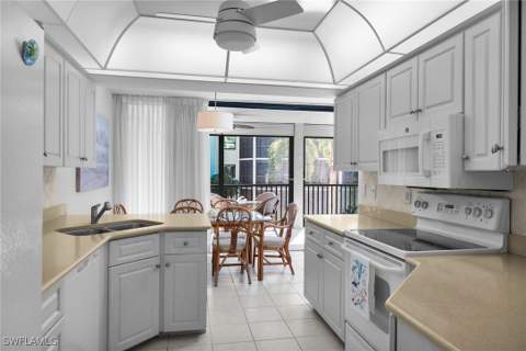 929 Collier Ct B201, Marco Island FL - photo 15 of 31