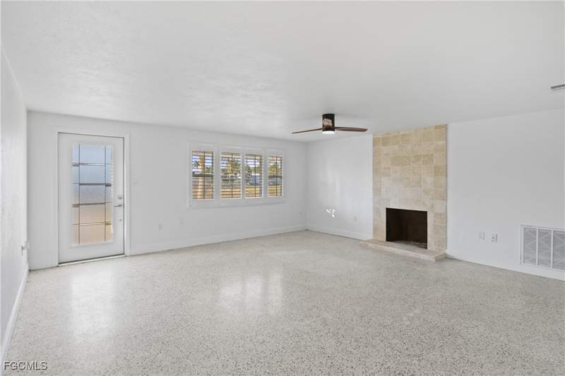 3 bedroom SingleFamilyResidence at 2631 Bayshore Dr, Gearys Addn To Matlacha, Matlacha — photo 3