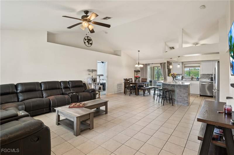 4 bedroom SingleFamilyResidence at 927 NW 12th Ter, Cape Coral, Cape Coral — photo 3