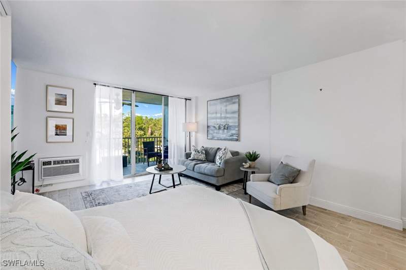 bedroom Condominium at 5 Bluebill Ave 205, Vanderbilt Towers, Naples — photo 4