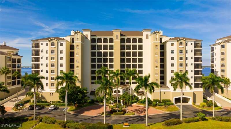 2 bedroom Condominium at 11620 Court Of Palms 303, Palmas Del Sol, Fort Myers — photo 1