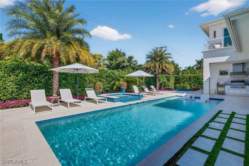 4 bedroom SingleFamilyResidence at 405 7th Ave N, Olde Naples, Naples — photo 1