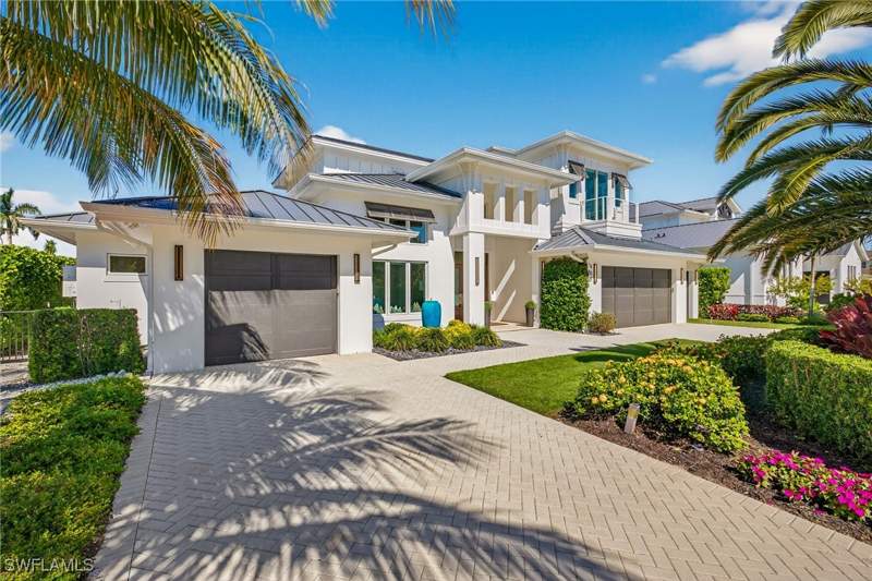4 bedroom SingleFamilyResidence at 405 7th Ave N, Olde Naples, Naples — photo 4