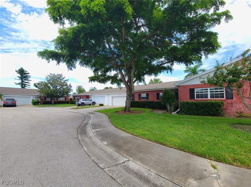 3 bedroom Townhouse at 1351 Bunker Way, Myerlee Circle Condo, Fort Myers — photo 4