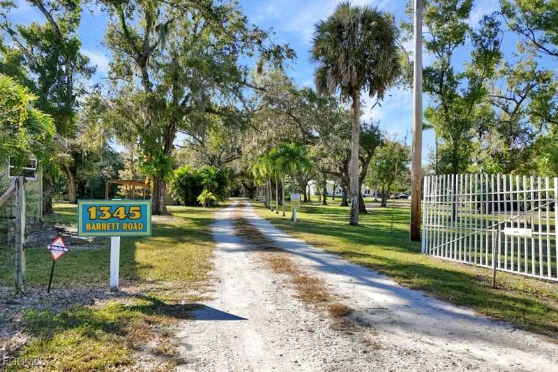 3 bedroom SingleFamilyResidence at 14630 Smokey Hollow Ln, North Fort Myers, North Fort Myers — photo 1