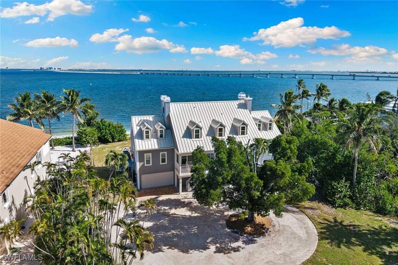 4 bedroom SingleFamilyResidence at 1069 Bird LN, RICHARDSONS O L SUBD, Sanibel — photo 2
