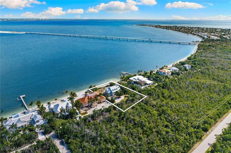 4 bedroom SingleFamilyResidence at 1069 Bird LN, RICHARDSONS O L SUBD, Sanibel — photo 4