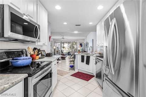 5733 Cove Cir, Naples FL - photo 9 of 32