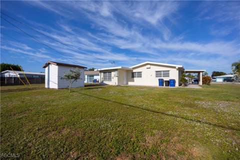 275 Lakeview Dr, North Fort Myers FL - photo 12 of 15