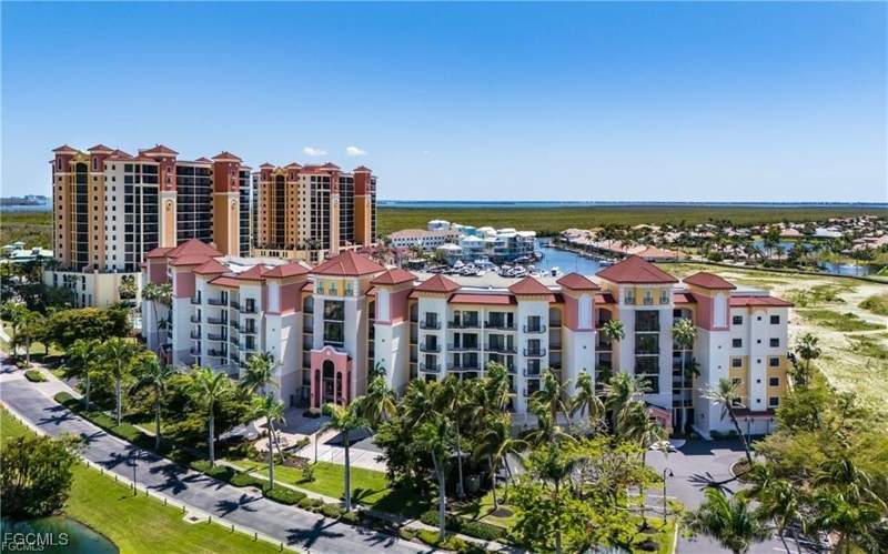 3 bedroom Condominium at 5704 Cape Harbour Dr 105, Cape Harbour, Cape Coral — photo 2