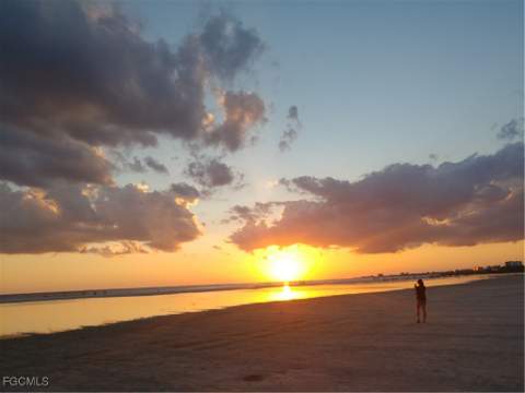 220 Albatross St, Fort Myers Beach FL - photo 10 of 43
