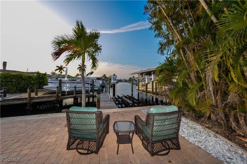 3 bedroom SingleFamilyResidence at 220 Albatross St, Fairview Isles, Fort Myers Beach — photo 2