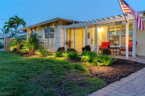 220 Albatross St, Fort Myers Beach FL - photo 6 of 43