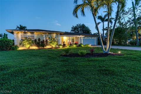 220 Albatross St, Fort Myers Beach FL - photo 8 of 43