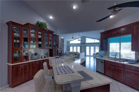 4332 Country Club Blvd, Cape Coral FL - photo 10 of 45