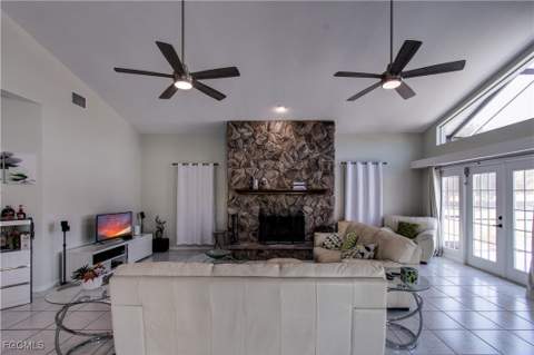 4332 Country Club Blvd, Cape Coral FL - photo 13 of 45