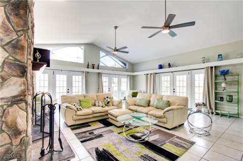 4332 Country Club Blvd, Cape Coral FL - photo 15 of 45