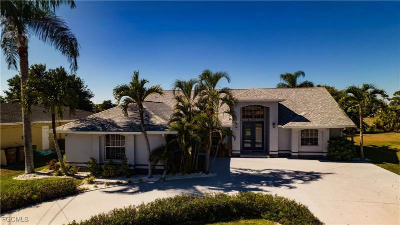 3 bedroom SingleFamilyResidence at 4332 Country Club Blvd, Cape Coral, Cape Coral — photo 2