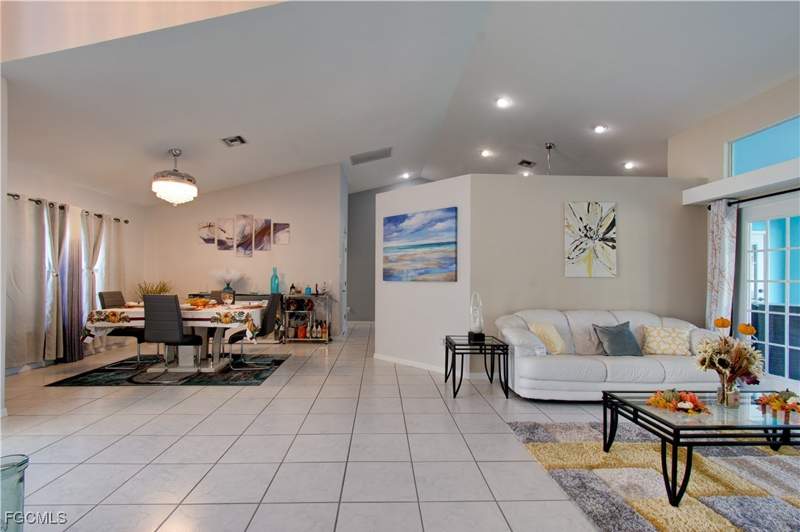 3 bedroom SingleFamilyResidence at 4332 Country Club Blvd, Cape Coral, Cape Coral — photo 5