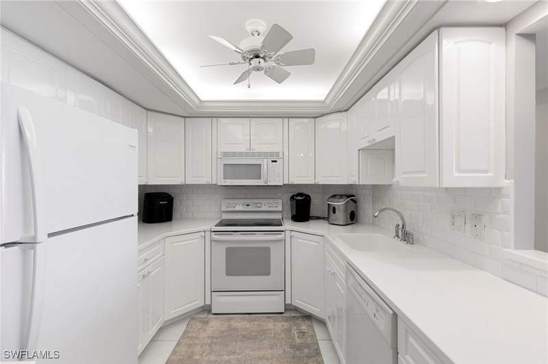 2 bedroom Condominium at 320 Seaview Ct 709, South Seas, Marco Island — photo 4