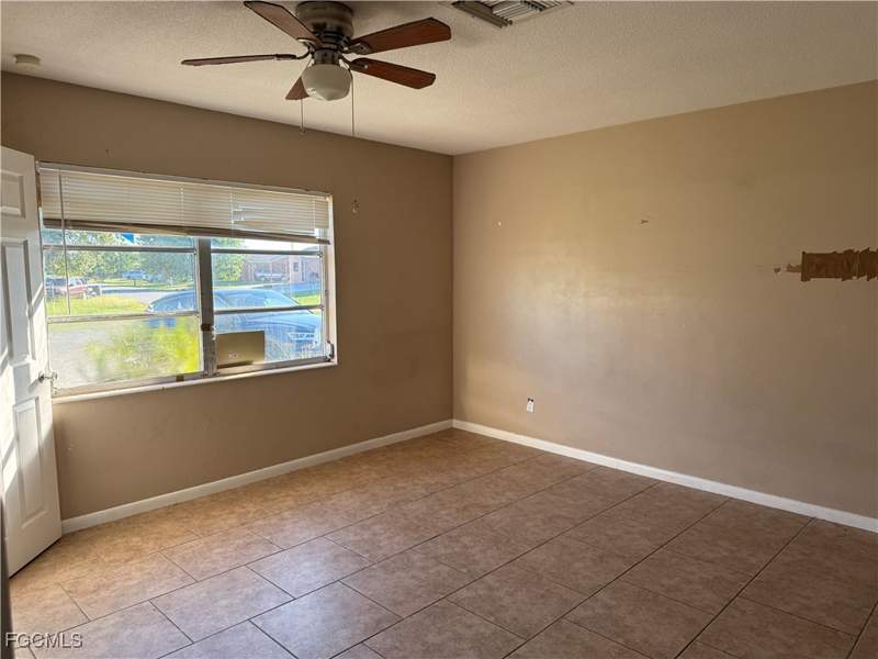 3 bedroom SingleFamilyResidence at 326 Morgan Cir N, Lehigh Acres, Lehigh Acres — photo 4