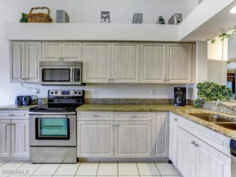 2220 Chesterbrook Ct 6-202, Naples FL - photo 7 of 32