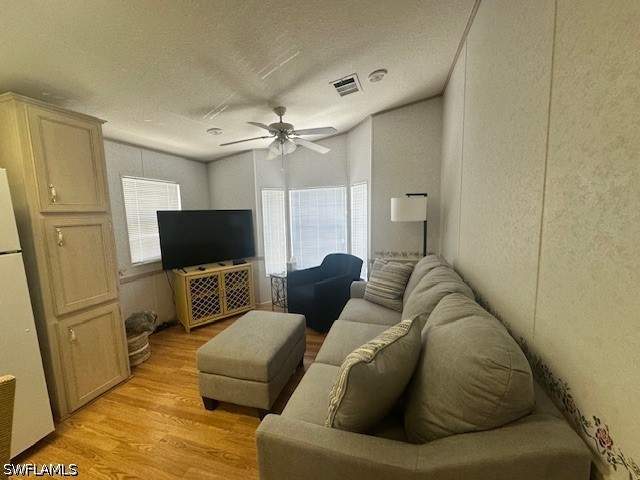 2 bedroom ManufacturedHome at 1453 Diamond Lake Cir, Silver Lakes, Naples — photo 5