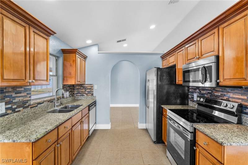 4 bedroom SingleFamilyResidence at 1715 NE 2nd Ave, Cape Coral, Cape Coral — photo 5