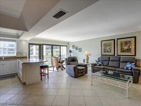 3200 Gulf Shore Blvd N 204, Naples FL - photo 12 of 29