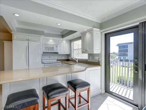 3200 Gulf Shore Blvd N 204, Naples FL - photo 19 of 29