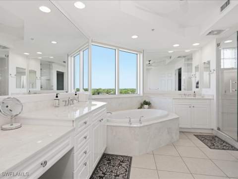 445 Cove Tower Dr 704, Naples FL - photo 13 of 33