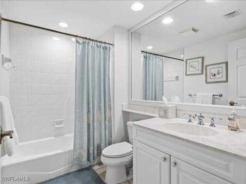 445 Cove Tower Dr 704, Naples FL - photo 17 of 33
