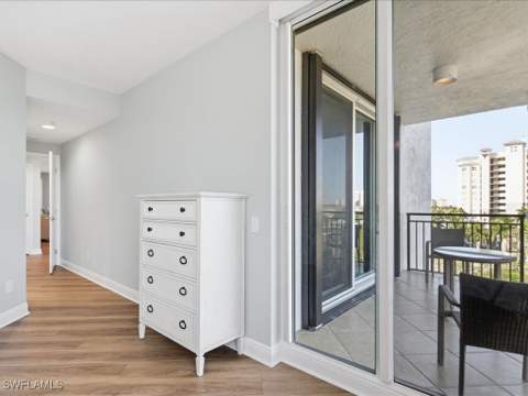 445 Cove Tower Dr 704, Naples FL - photo 18 of 33