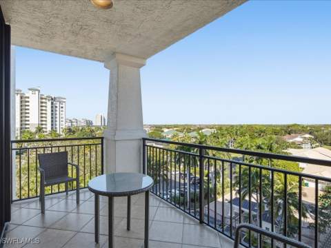 445 Cove Tower Dr 704, Naples FL - photo 19 of 33