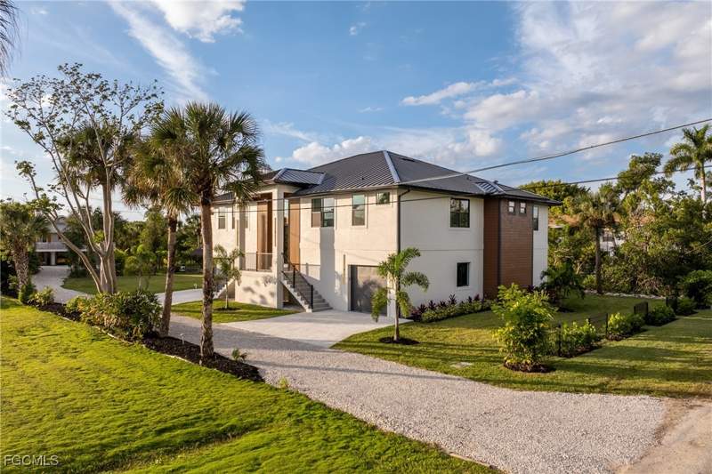 4 bedroom SingleFamilyResidence at 18190 Pioneer Rd, Fort Myers, Fort Myers — photo 3