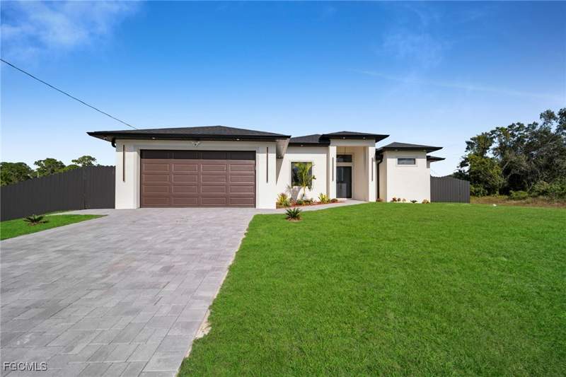 3 bedroom SingleFamilyResidence at 765 Central St E, Lehigh Acres, Lehigh Acres — photo 2