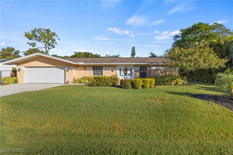 3 bedroom SingleFamilyResidence at 2569 Outrigger Ln, Coconut River, Naples — photo 2
