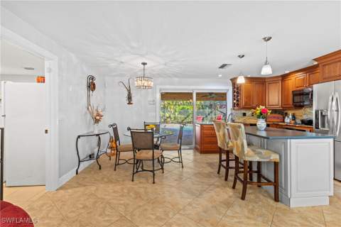 2569 Outrigger Ln, Naples FL - photo 8 of 31