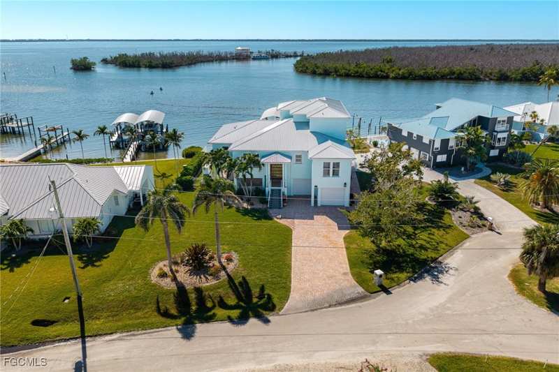 3 bedroom SingleFamilyResidence at 3807 San Carlos Dr, Bayview Acres, St James City — photo 1