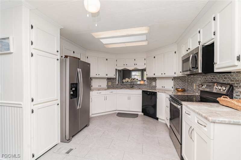 2 bedroom ManufacturedHome at 5508 Colonial Rd, Old Bridge Village, North Fort Myers — photo 1