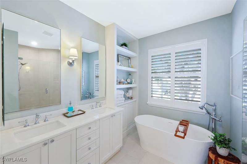 4 bedroom SingleFamilyResidence at 9261 Estero River Cir, Estates At Estero River, Estero — photo 4
