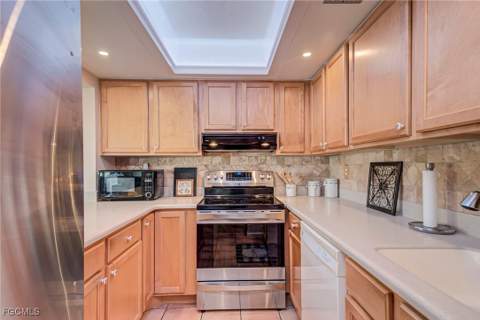 5441 Peppertree Dr 5, Fort Myers FL - photo 14 of 34