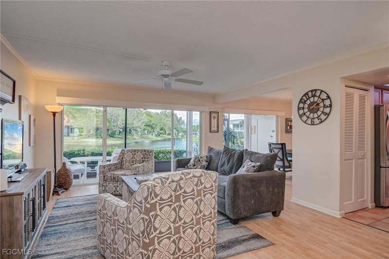 2 bedroom Condominium at 5441 Peppertree Dr 5, Cardinal Cove, Fort Myers — photo 4