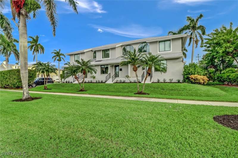 2 bedroom Attached at 605 8th Ave S 605, Lakeridge Villas, Naples — photo 2