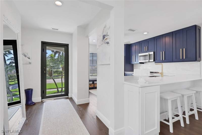 2 bedroom Attached at 605 8th Ave S 605, Lakeridge Villas, Naples — photo 3