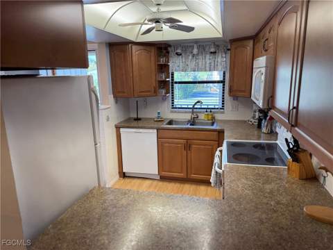 16340 Dublin Cir 204, Fort Myers FL - photo 7 of 21