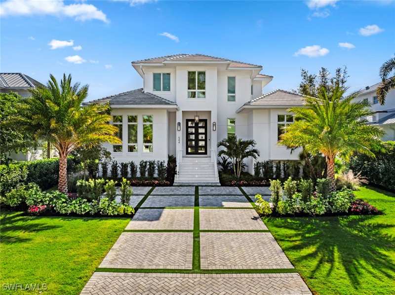 5 bedroom SingleFamilyResidence at 544 13th Ave S, Olde Naples, Naples — photo 1