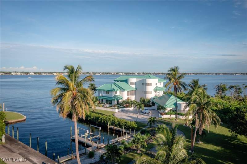 6 bedroom SingleFamilyResidence at 14040 Schultz Rd, Palmetto Point, Fort Myers — photo 2